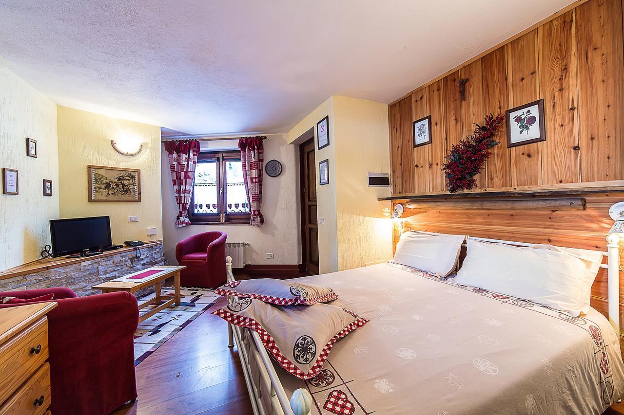 Le Thovex Bed and Breakfast La Thuile Exteriör bild
