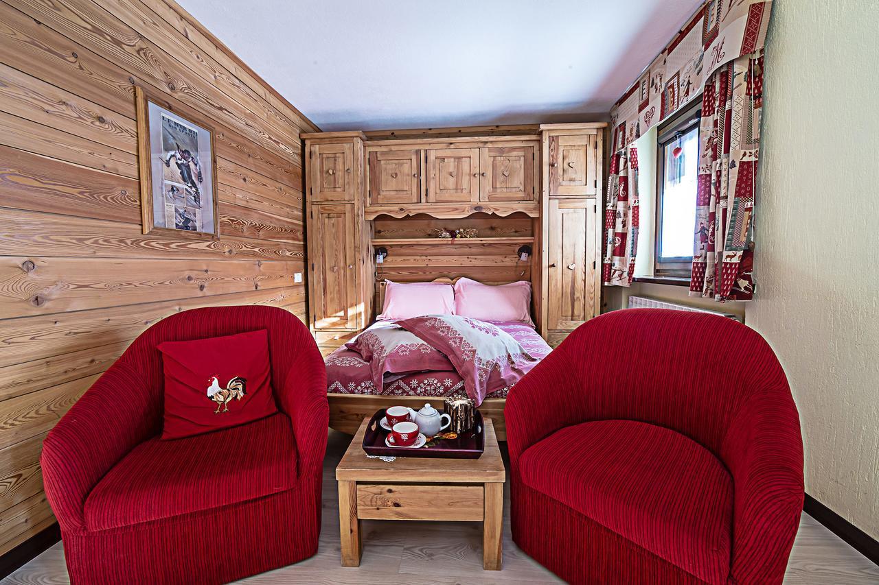 Le Thovex Bed and Breakfast La Thuile Exteriör bild