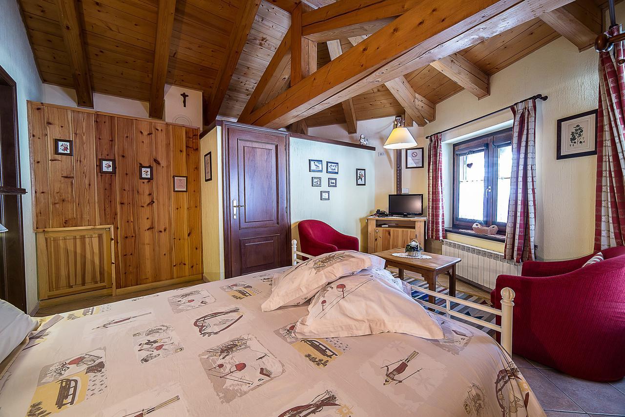 Le Thovex Bed and Breakfast La Thuile Exteriör bild