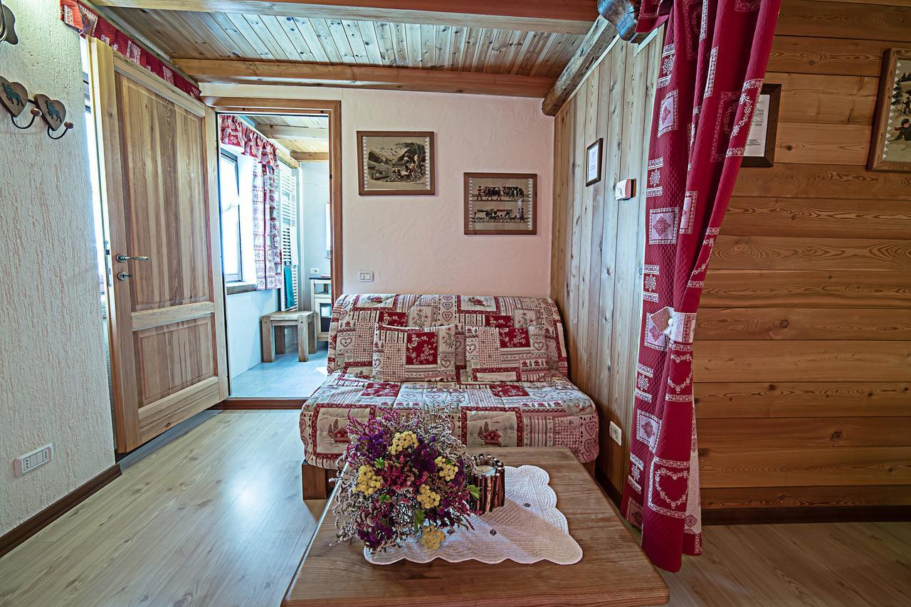 Le Thovex Bed and Breakfast La Thuile Exteriör bild