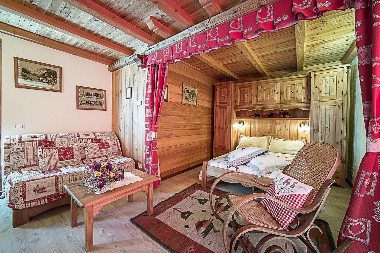 Le Thovex Bed and Breakfast La Thuile Exteriör bild