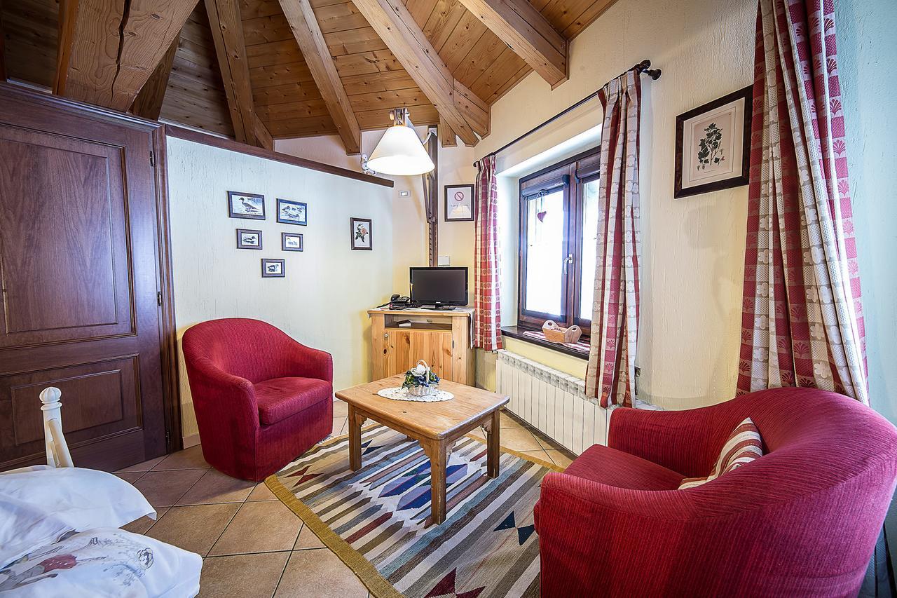 Le Thovex Bed and Breakfast La Thuile Exteriör bild